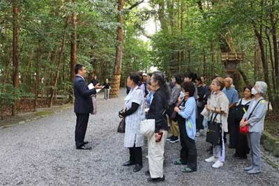 職員による説明の様子