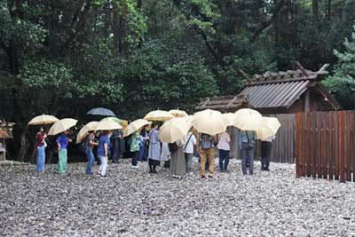 初日に神服織機殿神社に参拝