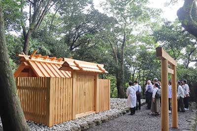 還座された葭原神社