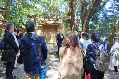 Aコース最初の参拝となった津長神社