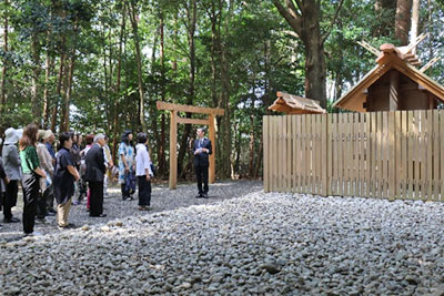 河原神社での説明