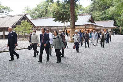 外宮の参拝へ