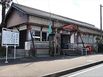 1912年(大正元年)に建てられたＪＲ田丸駅